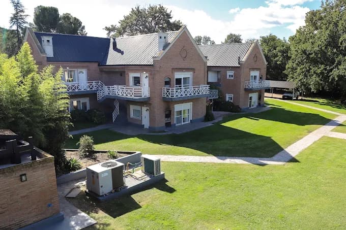 Los Robles Apart Hotel